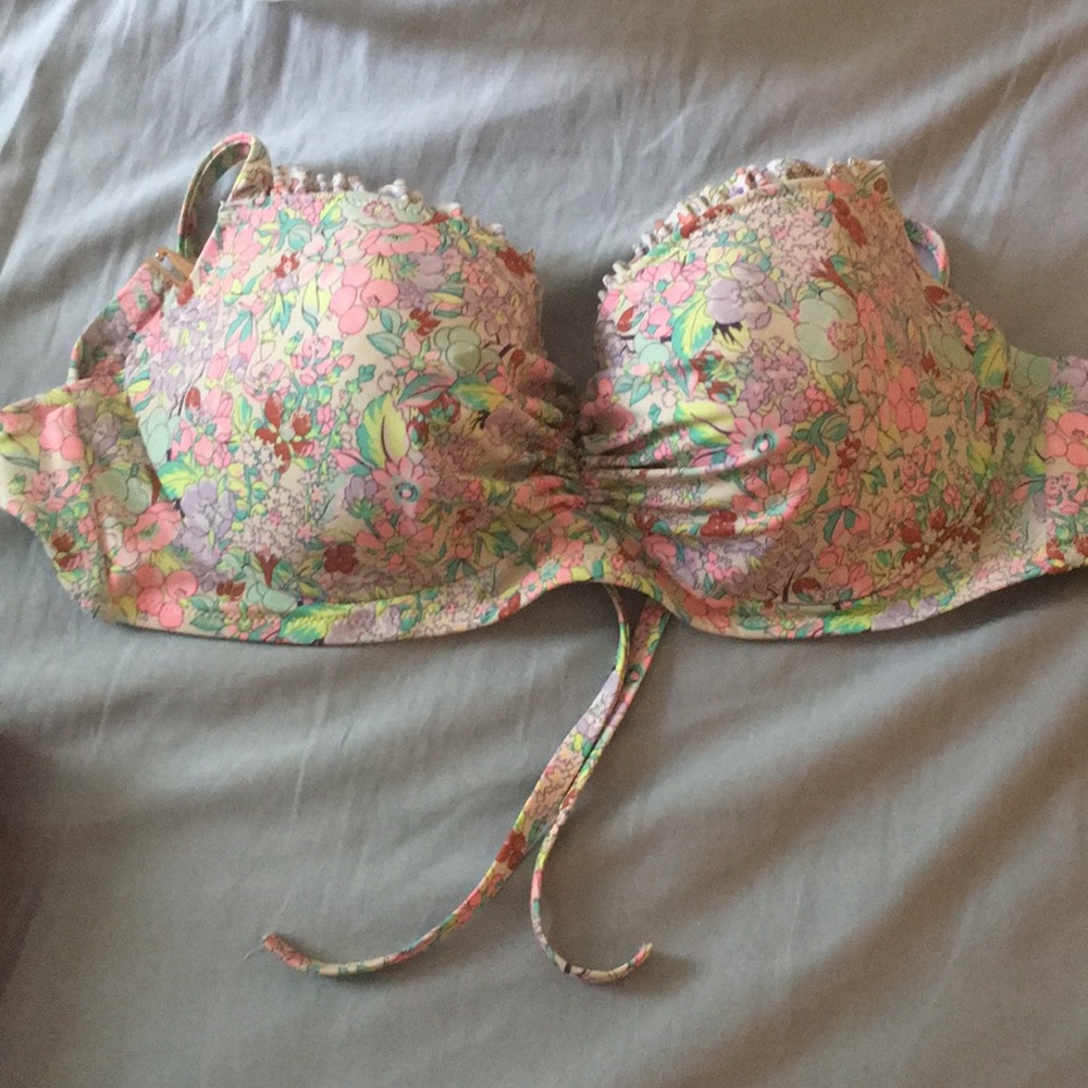 Victoria’s Secret Getaway Bathing Suit Top